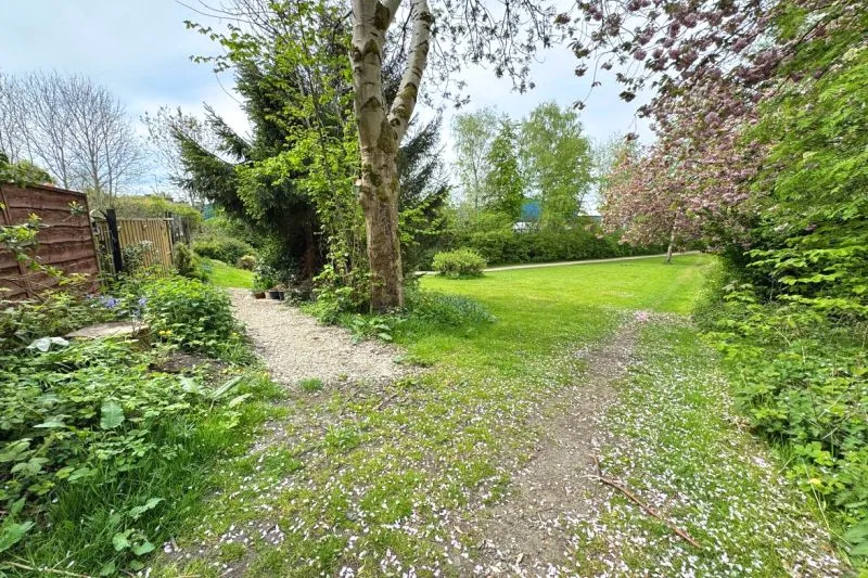 2 bed Terraced House For Auction