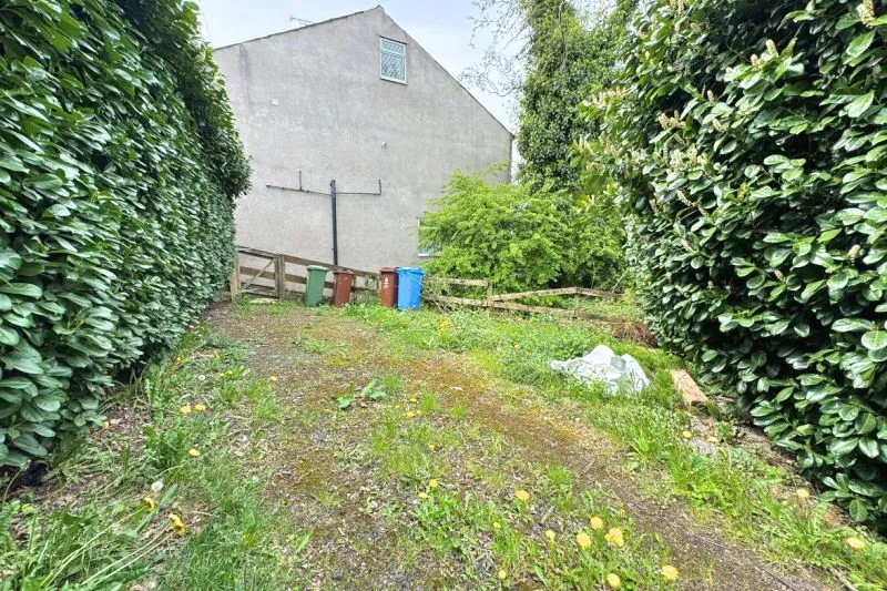 2 bed Terraced House For Auction