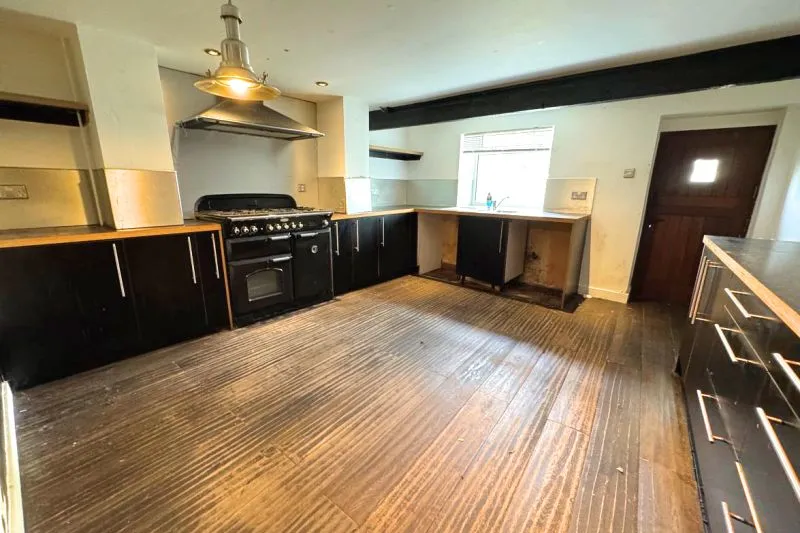 2 bed Terraced House For Auction