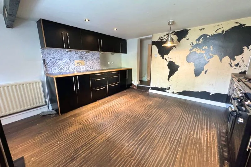 2 bed Terraced House For Auction