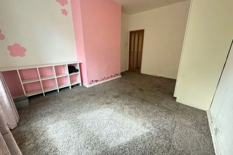 2 bed Terraced House For Auction