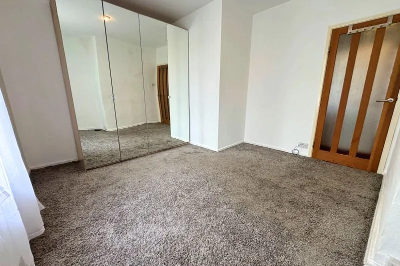 2 bed Terraced House For Auction