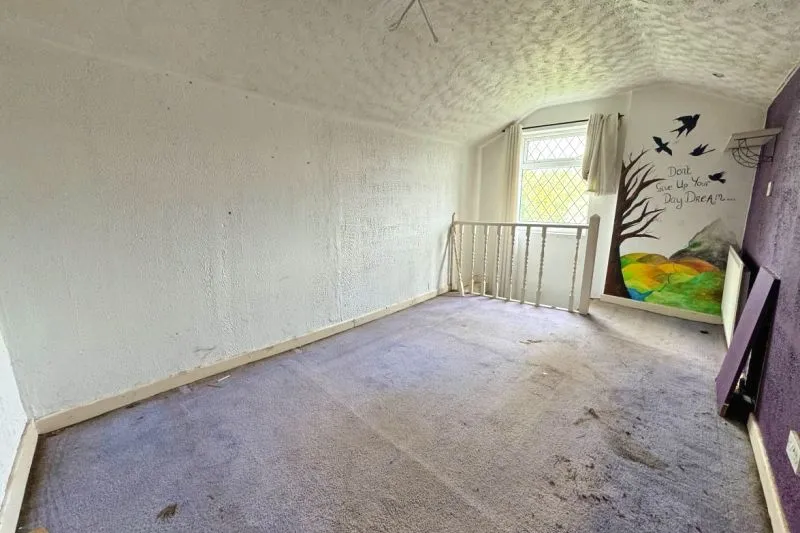 2 bed Terraced House For Auction