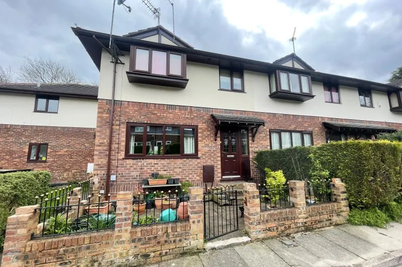 3 bed House For Auction