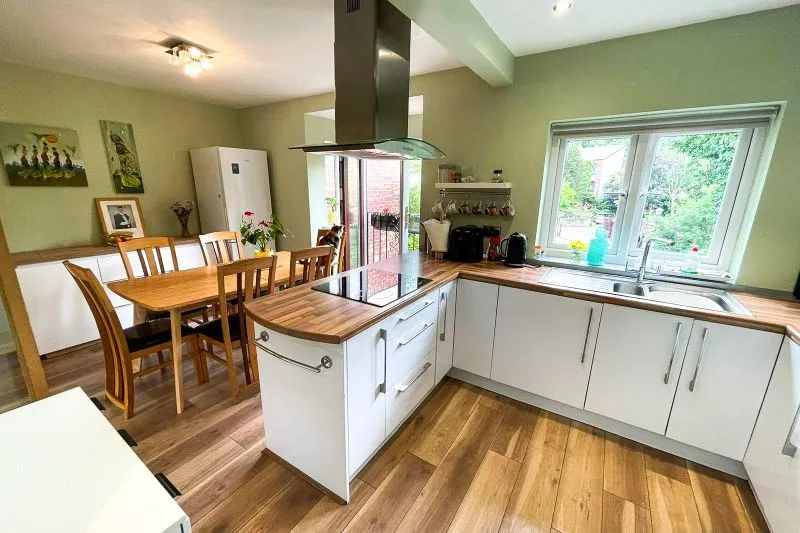 3 bed House For Auction