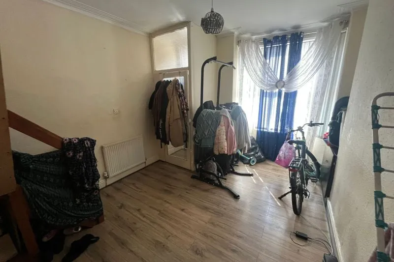 2 bed Terraced House For Auction