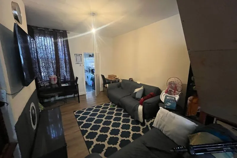 2 bed Terraced House For Auction