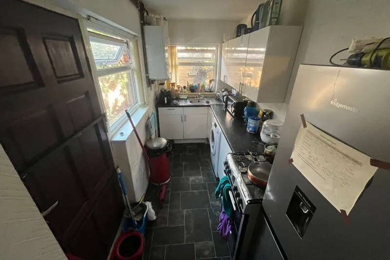 2 bed Terraced House For Auction