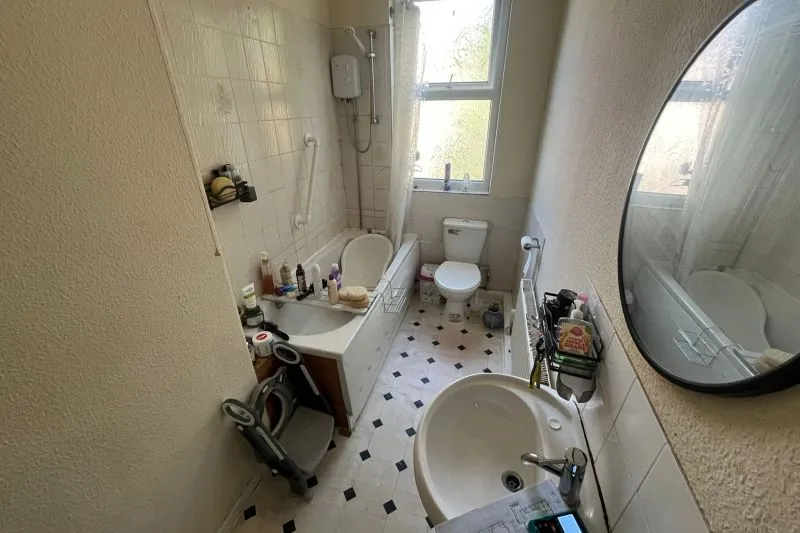 2 bed Terraced House For Auction