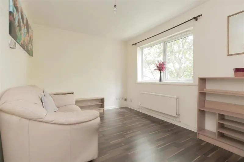 1 bed Apartment For Auction