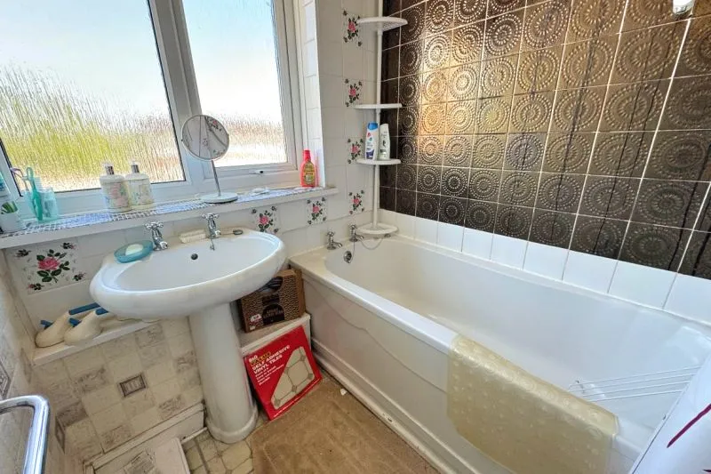 2 bed End Terrace House For Auction