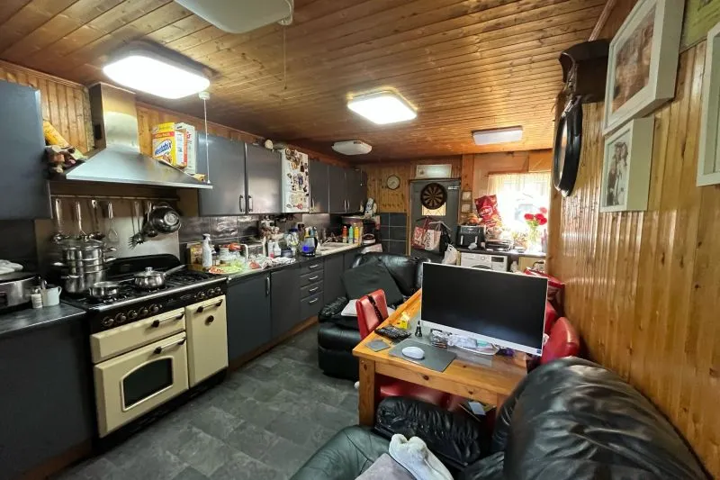 3 bed End Terrace House For Auction