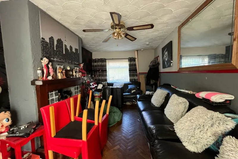 3 bed End Terrace House For Auction