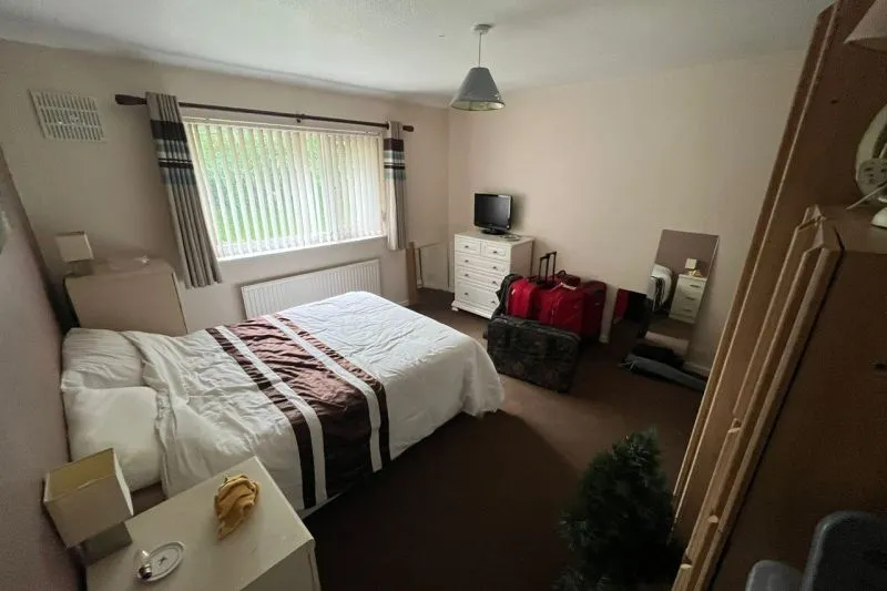 2 bed Terraced House For Auction