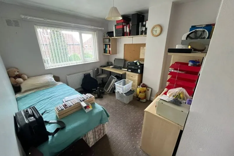 2 bed Terraced House For Auction
