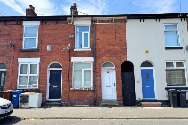 2 bed Terraced House For Auction