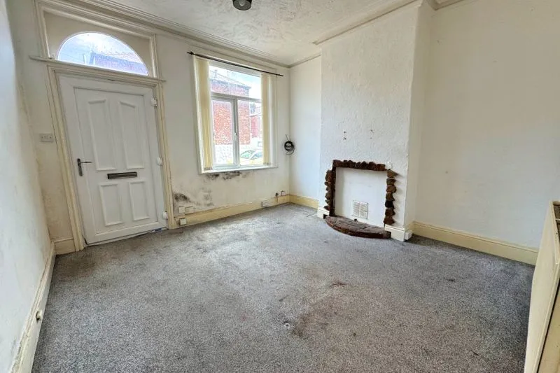 2 bed Terraced House For Auction
