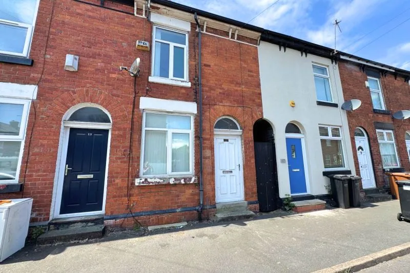 2 bed Terraced House For Auction