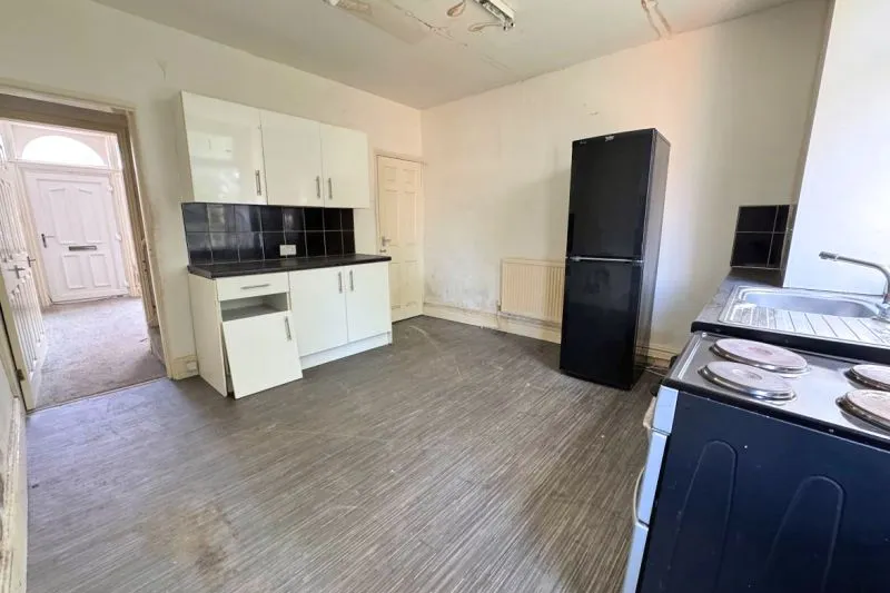 2 bed Terraced House For Auction
