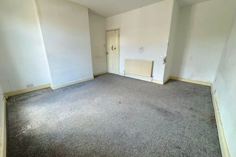 2 bed Terraced House For Auction