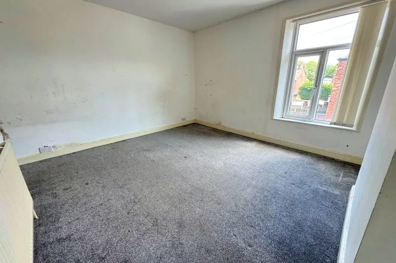 2 bed Terraced House For Auction