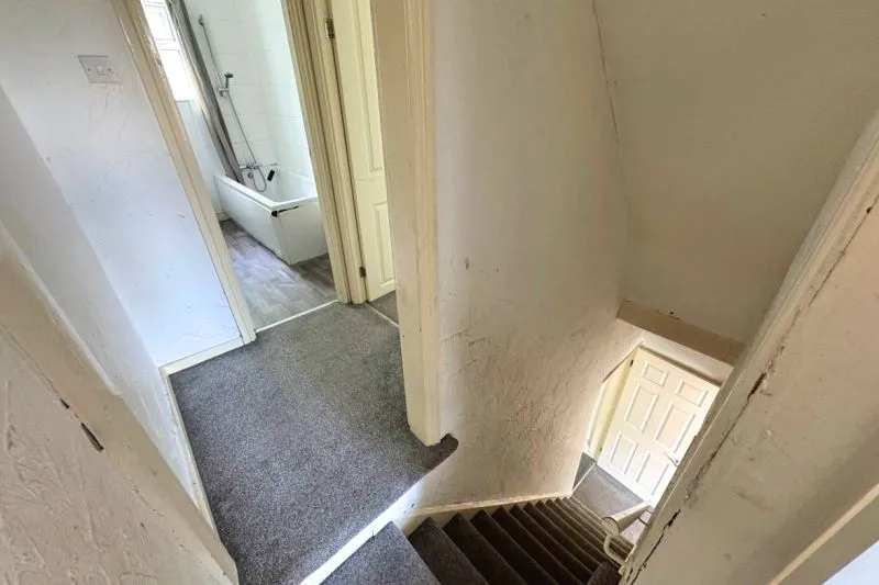 2 bed Terraced House For Auction
