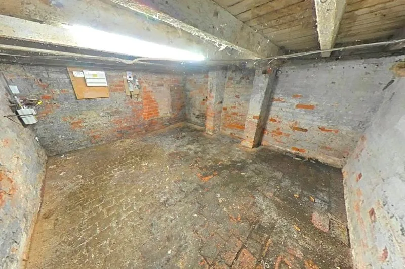 2 bed Terraced House For Auction