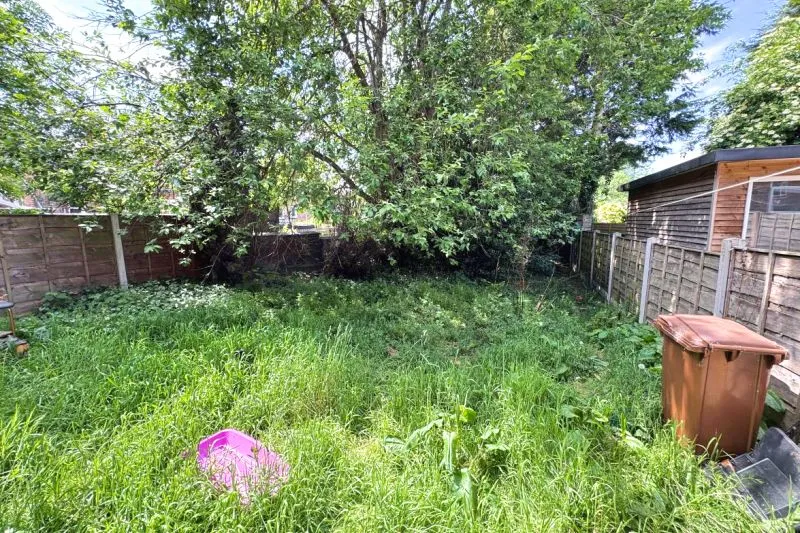 2 bed Terraced House For Auction