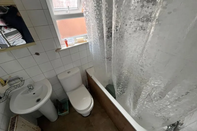 3 bed End Terrace House For Auction