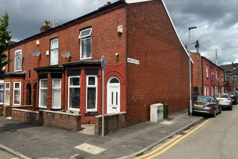 3 bed End Terrace House For Auction