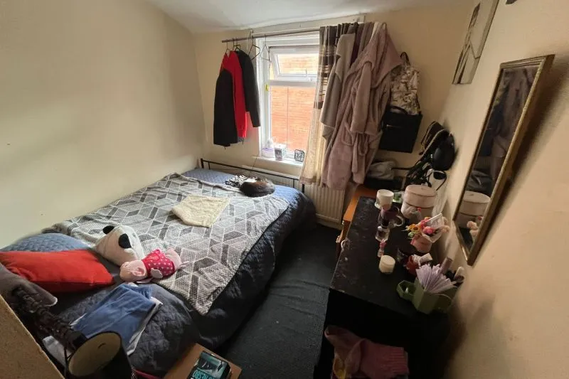 3 bed End Terrace House For Auction
