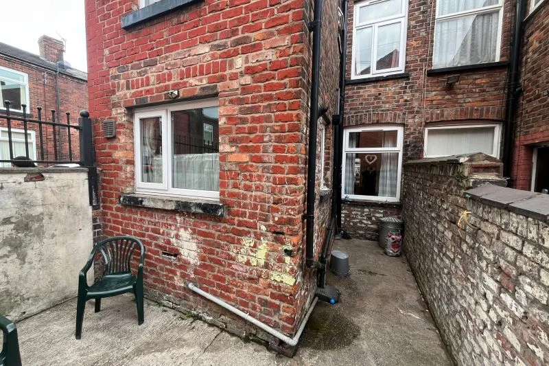 3 bed End Terrace House For Auction
