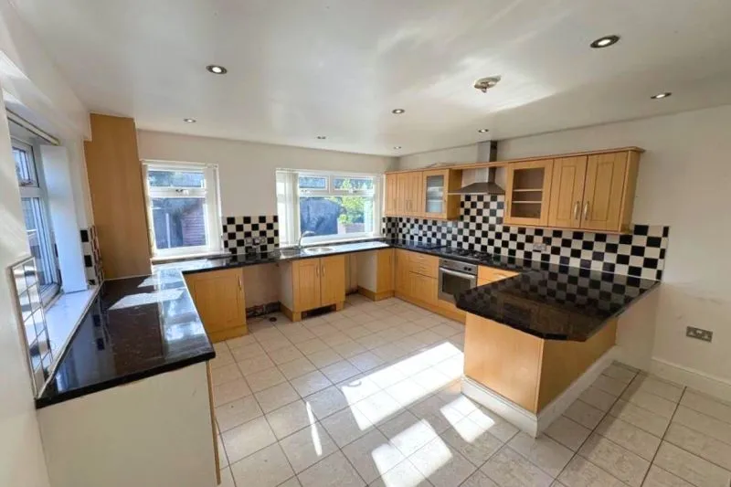3 bed Semi-Detached House For Auction