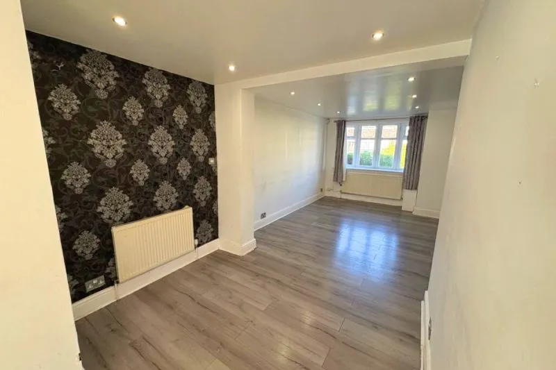 3 bed Semi-Detached House For Auction