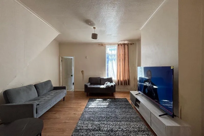 2 bed Terraced House For Auction