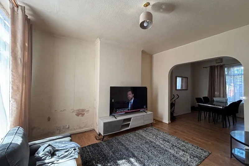 2 bed Terraced House For Auction