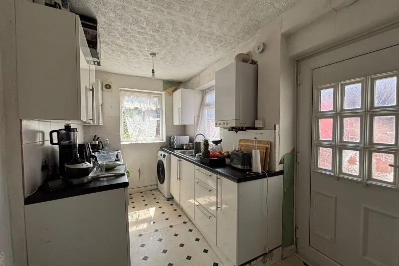 2 bed Terraced House For Auction