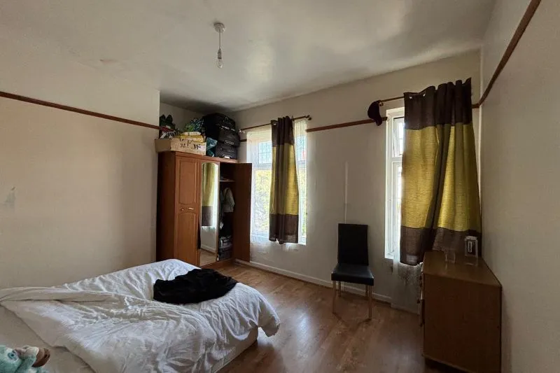 2 bed Terraced House For Auction