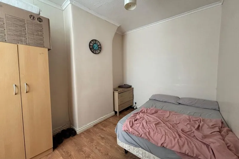 2 bed Terraced House For Auction