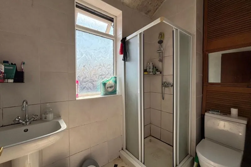 2 bed Terraced House For Auction