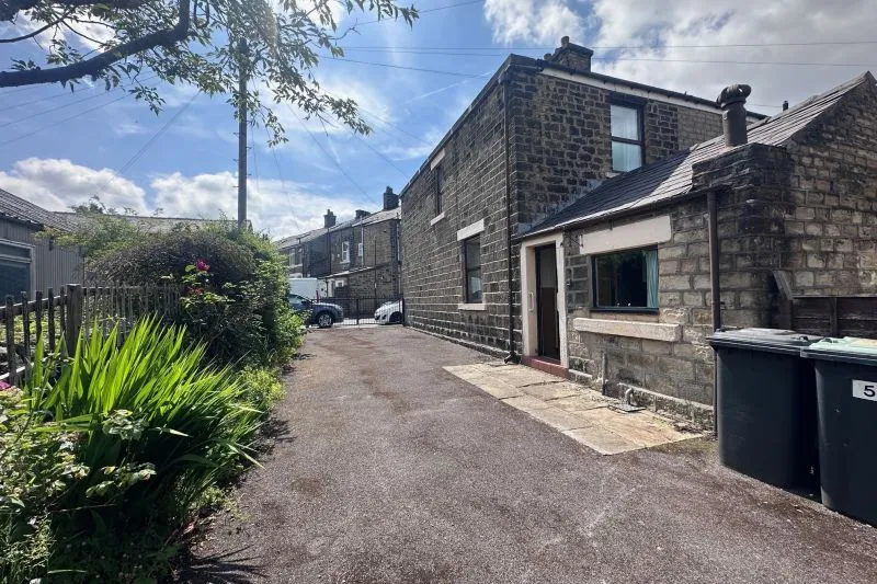 2 bed End Terrace House For Auction