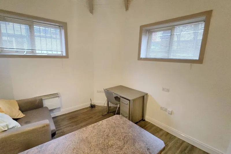 1 bed Apartment For Auction