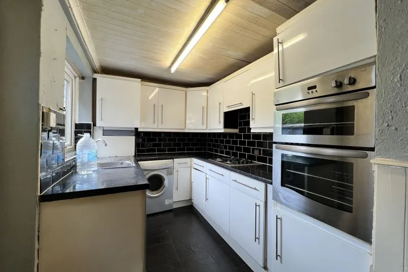 2 bed Terraced House For Auction