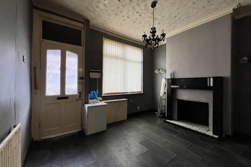 2 bed Terraced House For Auction