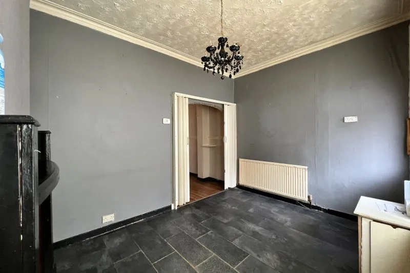 2 bed Terraced House For Auction