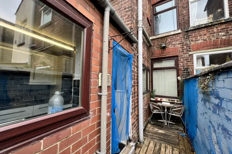 2 bed Terraced House For Auction