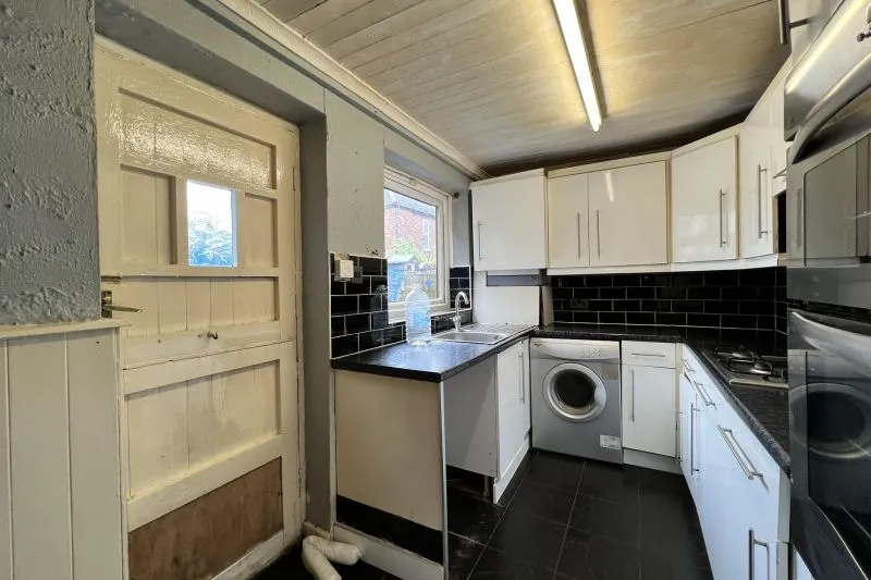 2 bed Terraced House For Auction