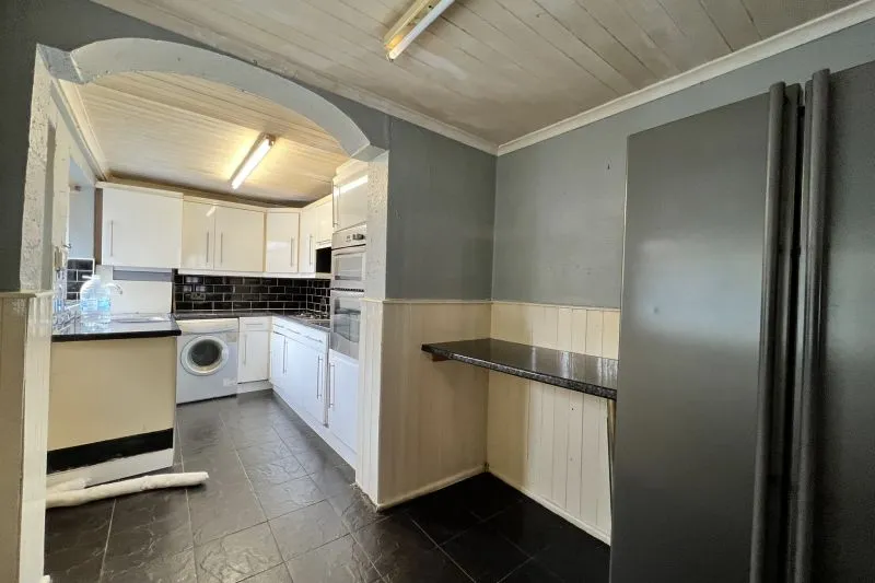 2 bed Terraced House For Auction