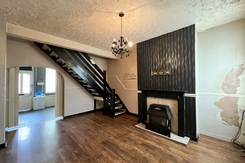2 bed Terraced House For Auction