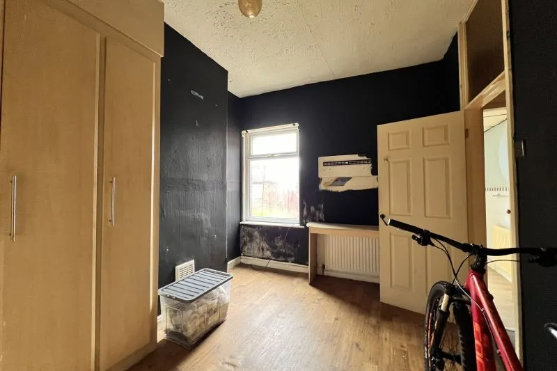 2 bed Terraced House For Auction